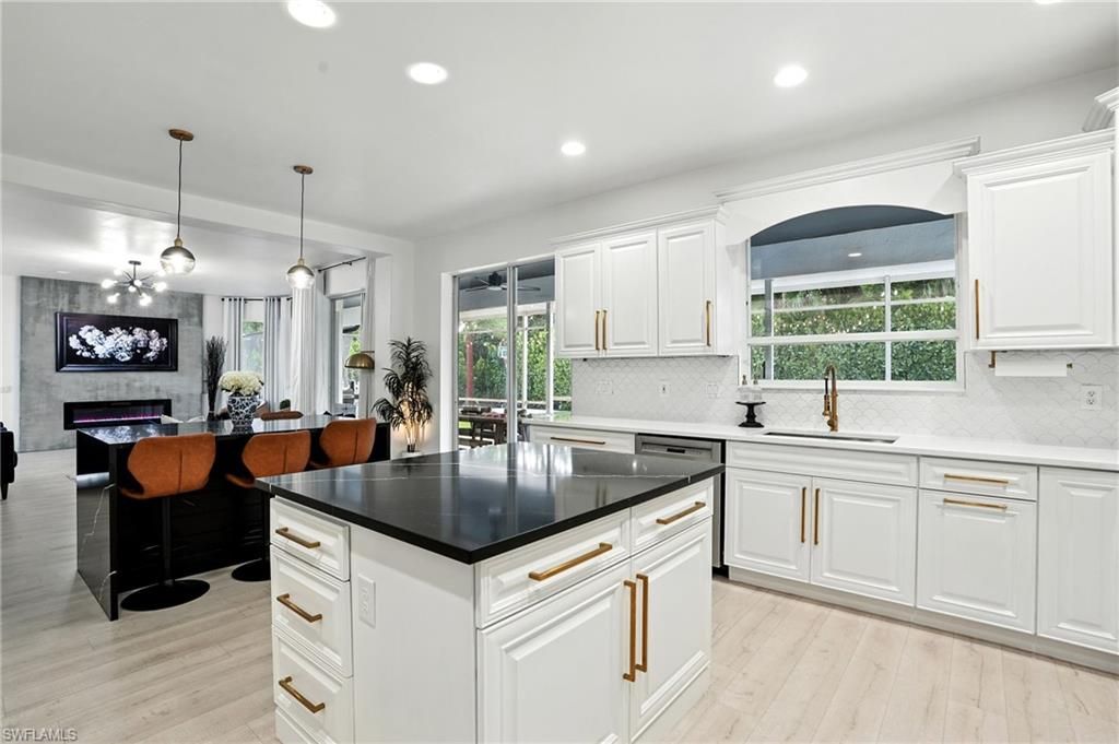 Dining room, Interior, Kitchen, Pendant Lights, Recessed Lighting, Wood Texture Flooring