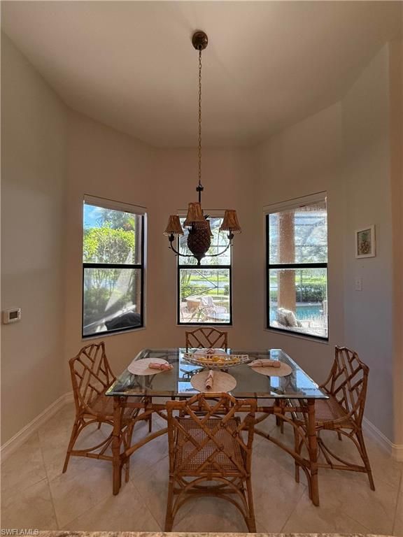 Chandelier, Dining room, Interior