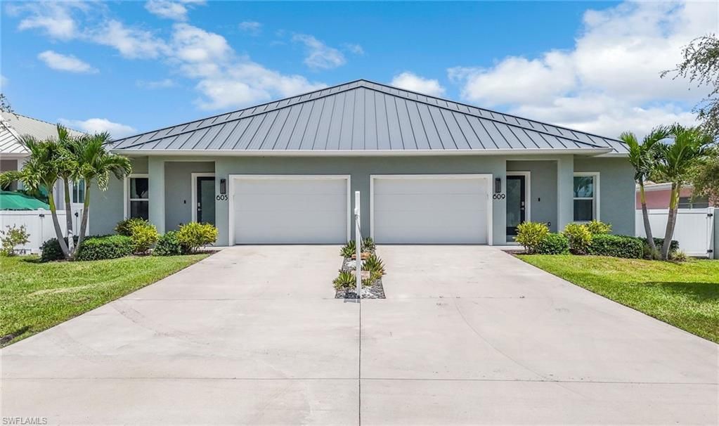 Attached, Exterior, Facade, Ranch