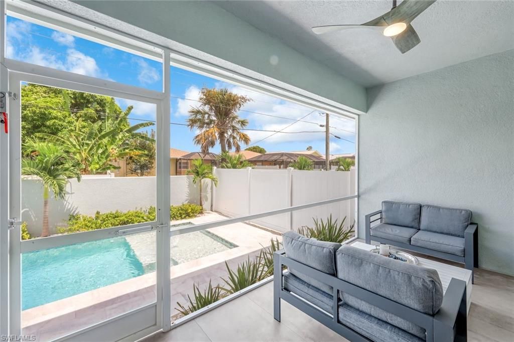 Interior, Sun Room, Water