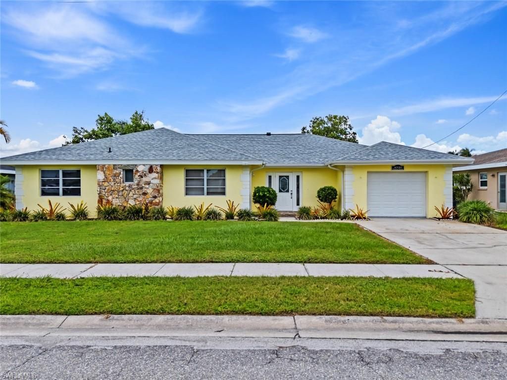 Attached, Exterior, Facade, Ranch