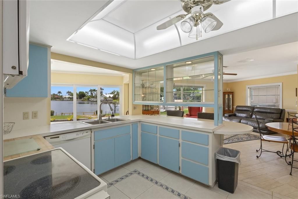 Interior, Kitchen, Living room, Water