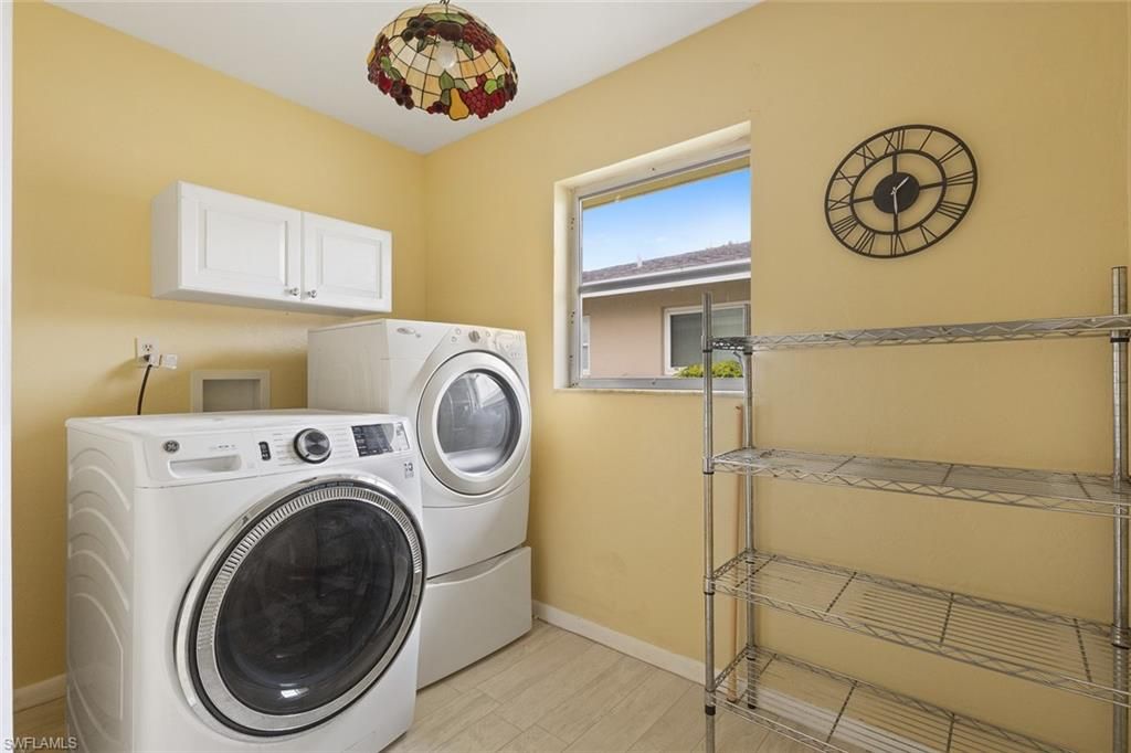Interior, Washer, Wood Texture Flooring