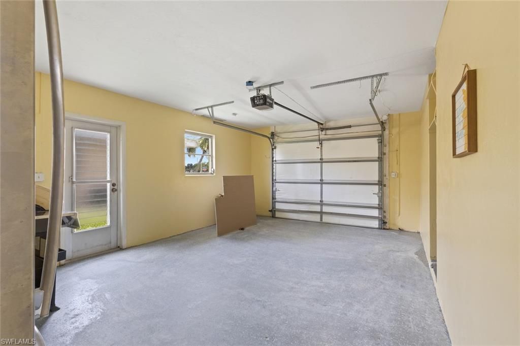 Garage, Interior