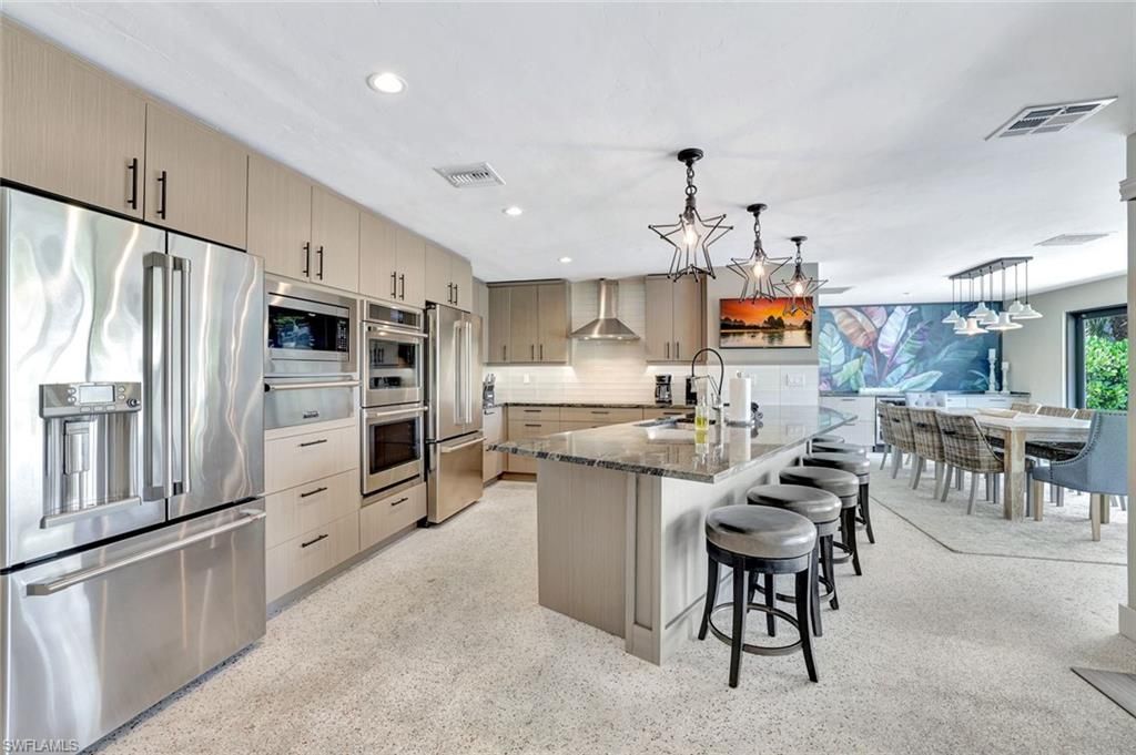 Dining room, Interior, Kitchen, Pendant Lights, Recessed Lighting, Stainless Steel Appliances