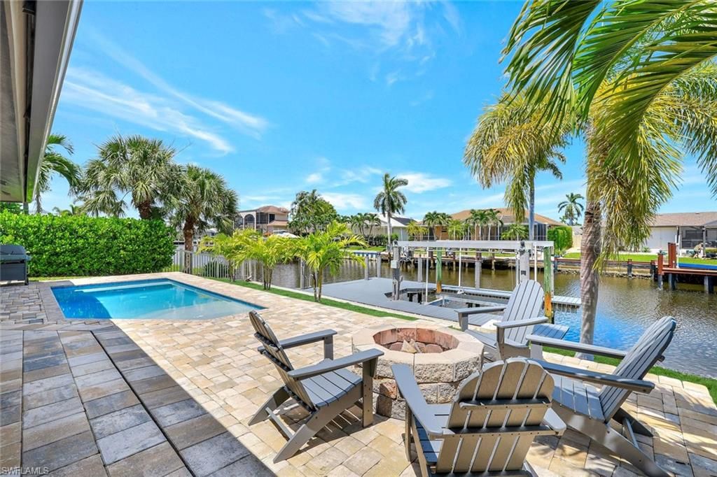 Exterior, Pool, Water