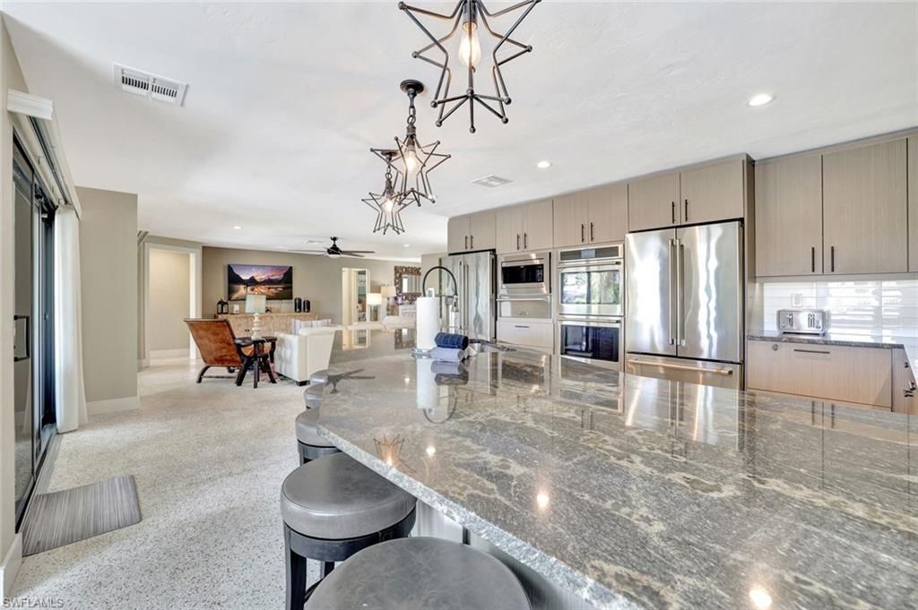 Dining room, Interior, Kitchen, Pendant Lights, Recessed Lighting, Stainless Steel Appliances