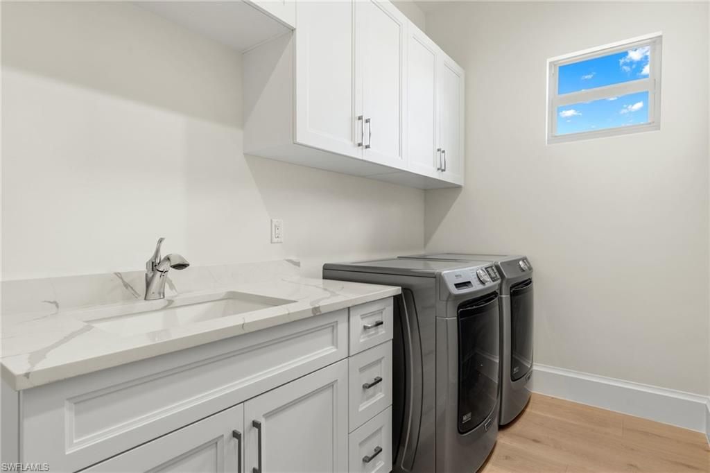 Interior, Washer, Wood Texture Flooring