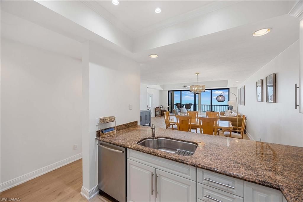 Chandelier, Dining room, Interior, Kitchen, Pendant Lights, Recessed Lighting, Water, Wood Texture Flooring