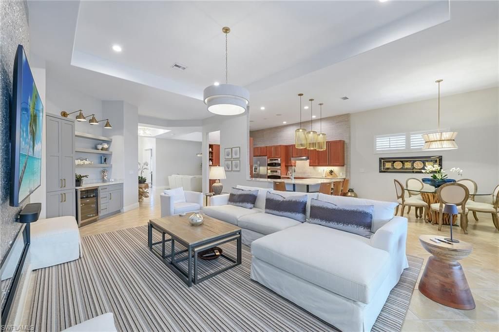 Dining room, Interior, Kitchen, Living room, Pendant Lights, Recessed Lighting, Stainless Steel Appliances