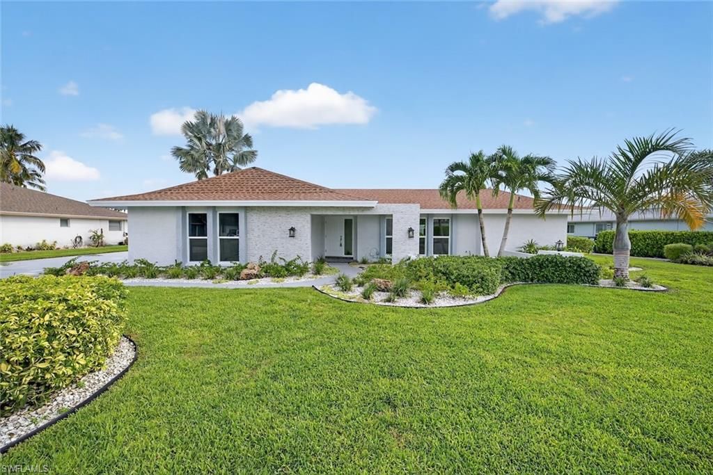 Backyard, Exterior, Facade, Ranch