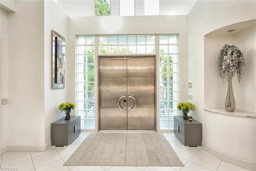 Elevator, Interior