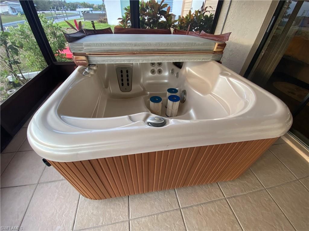 Exterior, Hot Tub