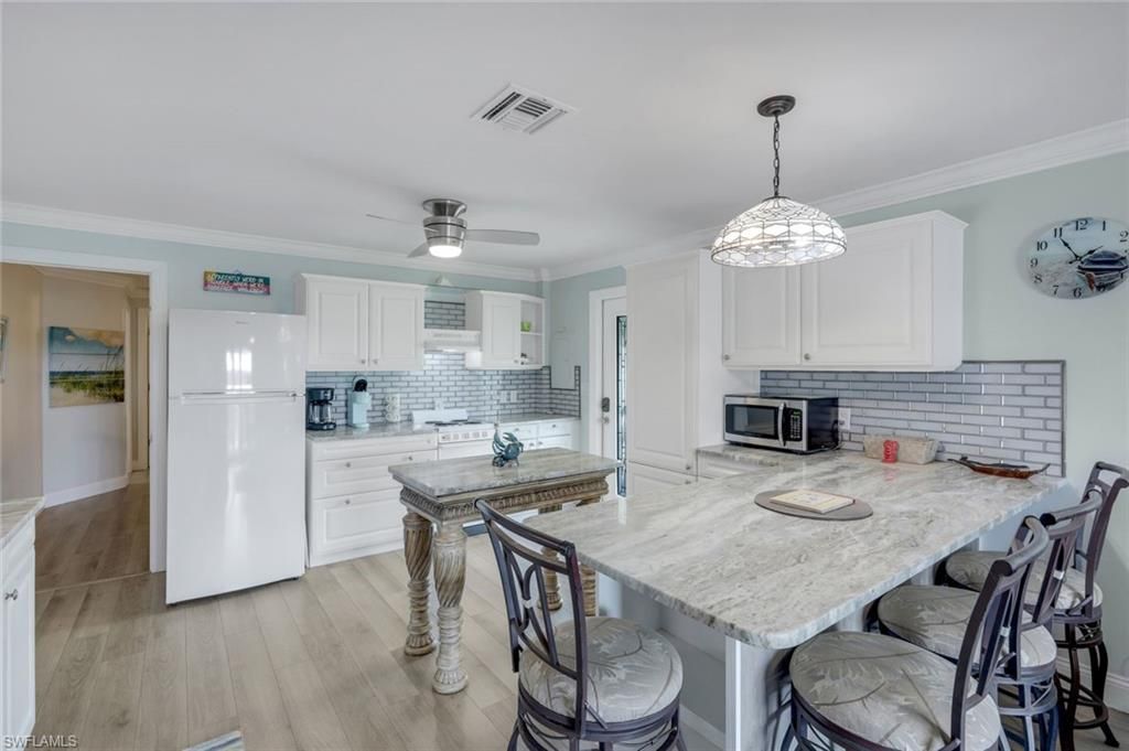 Interior, Kitchen, Pendant Lights, Wood Texture Flooring
