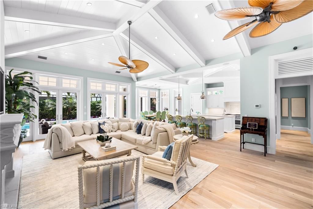 Interior, Living room, Pendant Lights, Recessed Lighting, Wood Texture Flooring