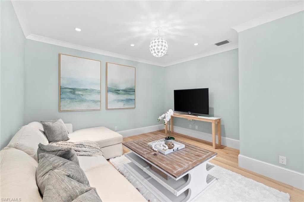 Interior, Living room, Pendant Lights, Recessed Lighting, Wood Texture Flooring