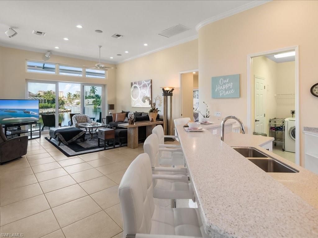 Interior, Living room, Pendant Lights, Recessed Lighting, Washer