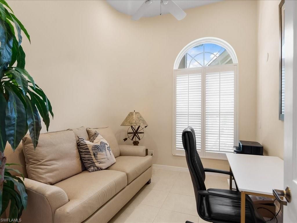 Home Office, Interior