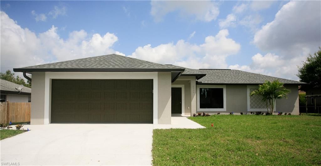 Attached, Exterior, Facade, Ranch