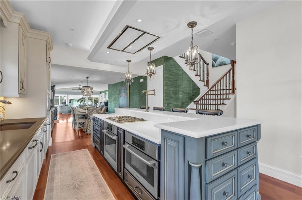Chandelier, Dining room, Interior, Kitchen, Pendant Lights, Recessed Lighting, Wood Texture Flooring