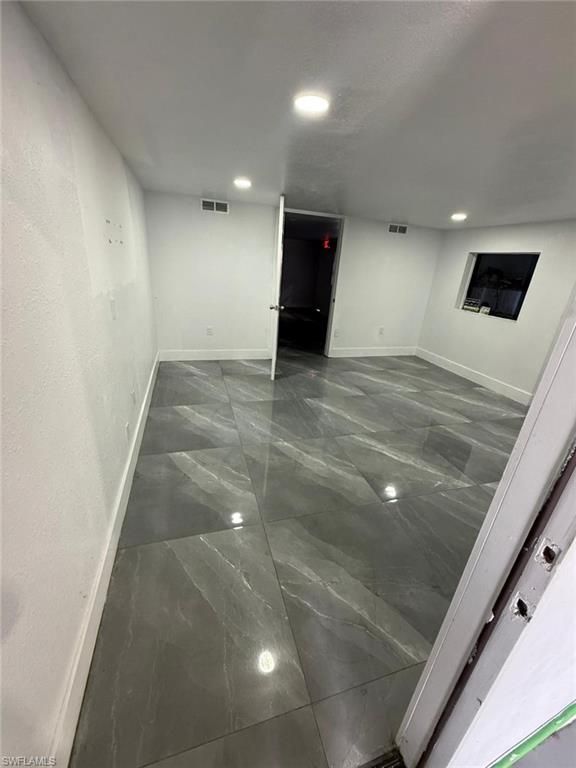 Empty room, Interior, Recessed Lighting