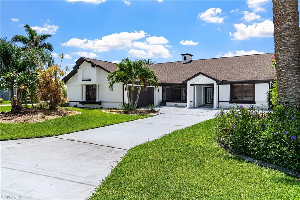 Backyard, Exterior, Facade, Ranch