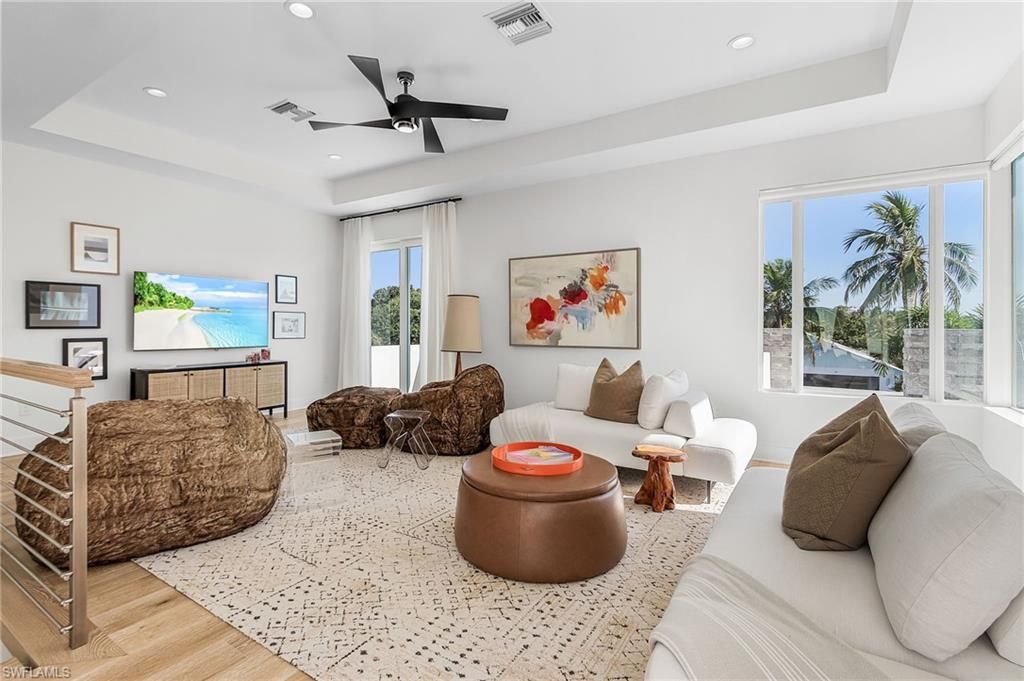 Interior, Living room, Recessed Lighting, Wood Texture Flooring