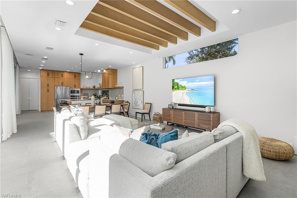 Dining room, Interior, Kitchen, Living room, Pendant Lights, Recessed Lighting, Stainless Steel Appliances