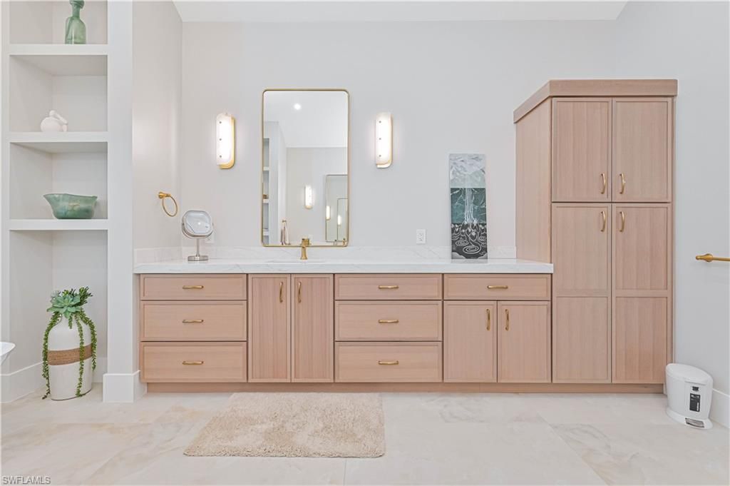 Bathroom, Dual Sink Vanities, Interior