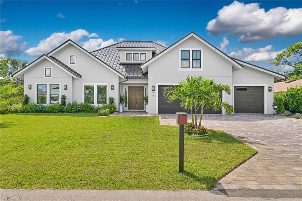 Attached, Exterior, Facade, Farmhouse