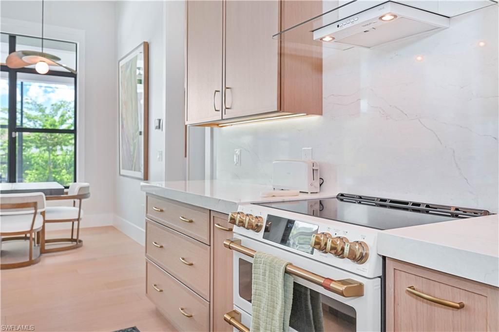 Dining room, Interior, Kitchen, Marble Walls, Recessed Lighting, Stainless Steel Appliances, Wood Texture Flooring
