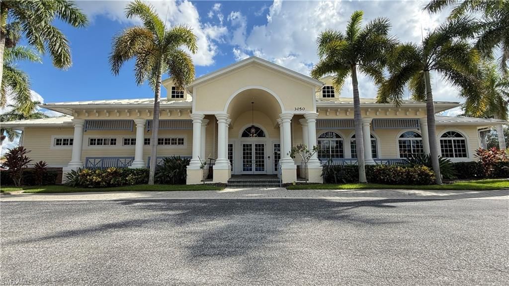 Attached, Exterior, Facade, Mediterranean