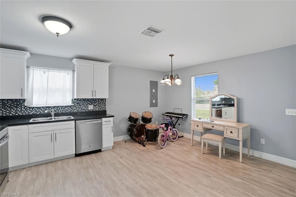 Chandelier, Fitness Equipment, Interior, Pendant Lights, Wood Texture Flooring