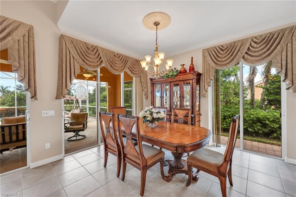 Chandelier, Dining room, Interior