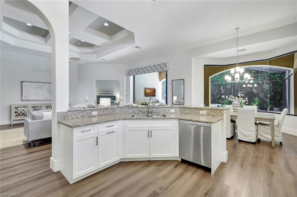 Dining room, Interior, Kitchen, Pendant Lights, Recessed Lighting, Wood Texture Flooring
