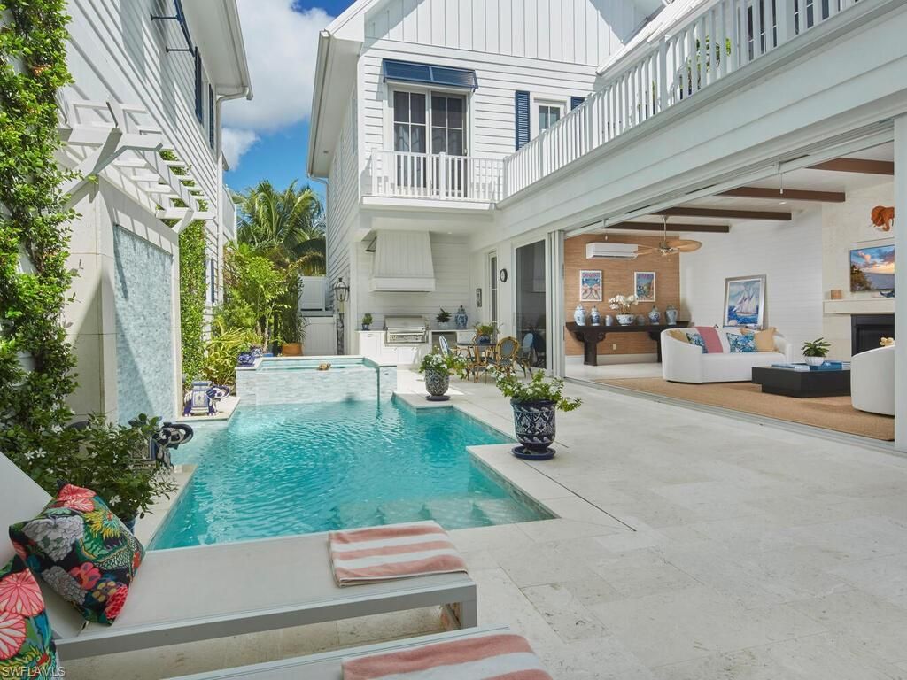 Exterior, Outdoor Kitchen, Pool