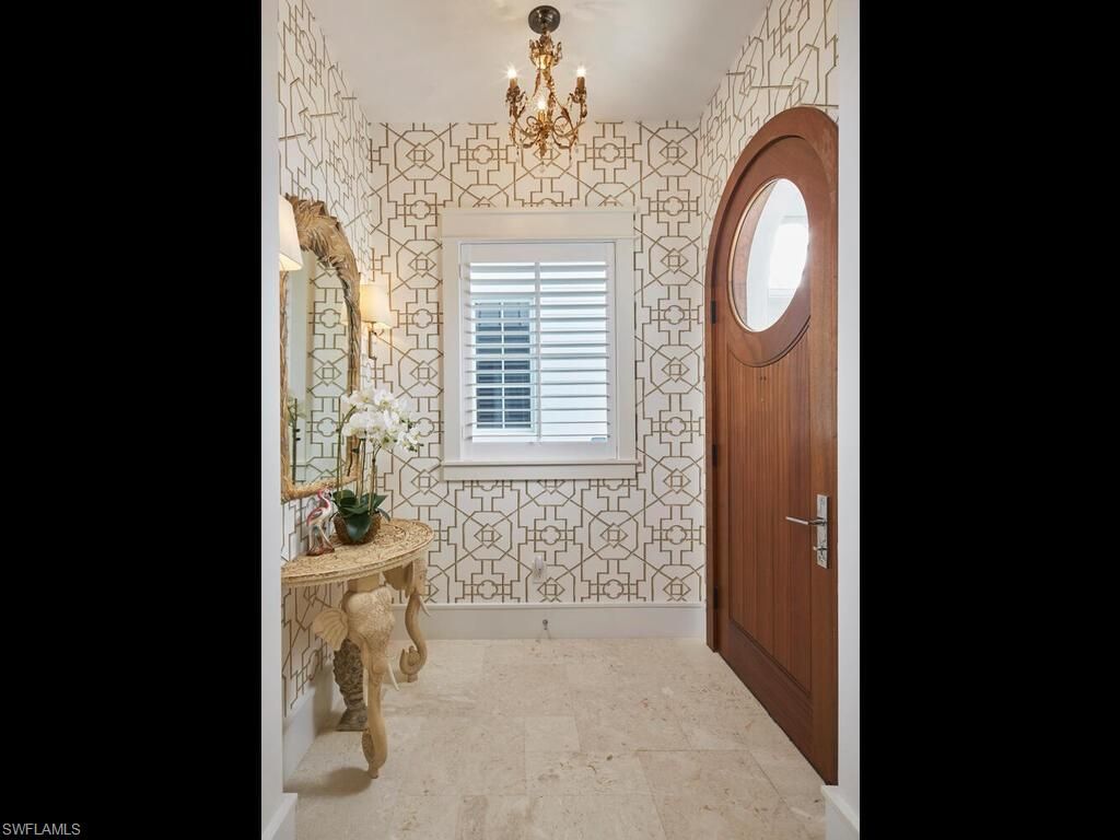 Chandelier, Interior