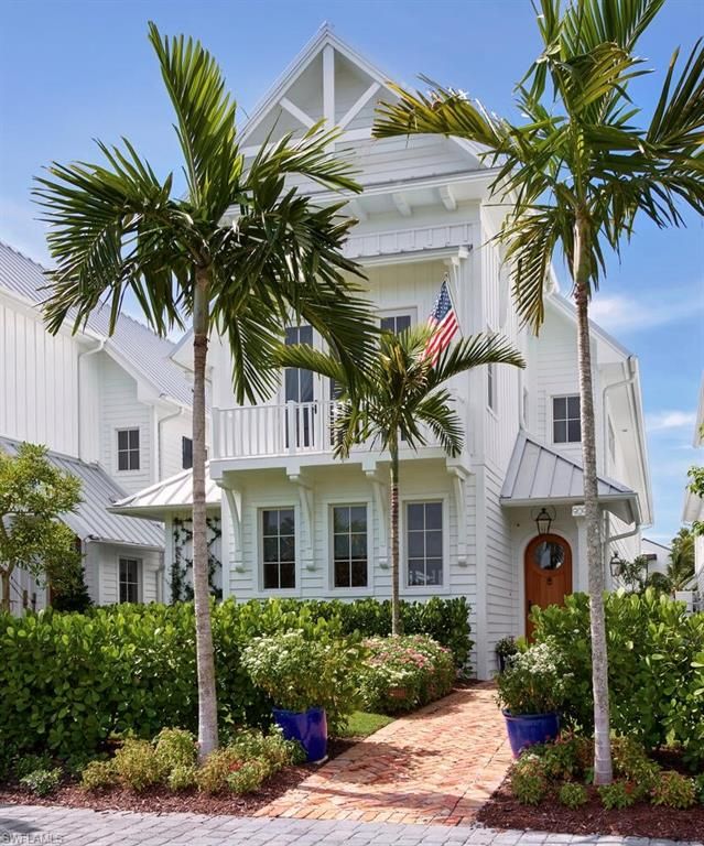 Exterior, Facade, Farmhouse