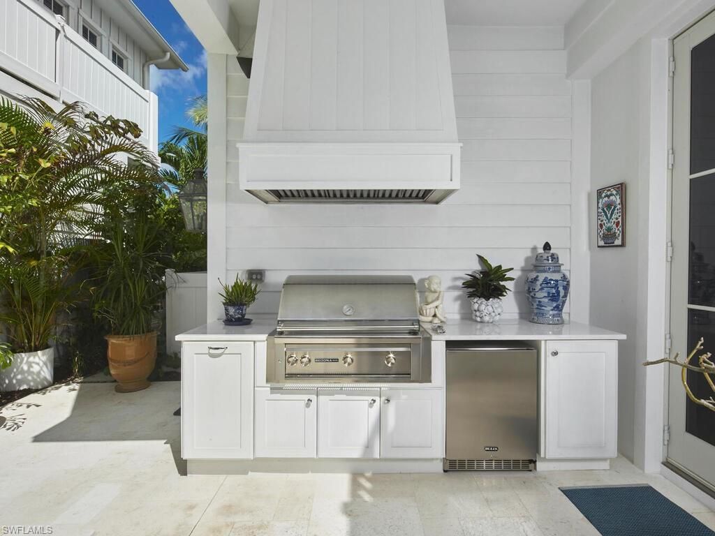 Exterior, Outdoor Kitchen