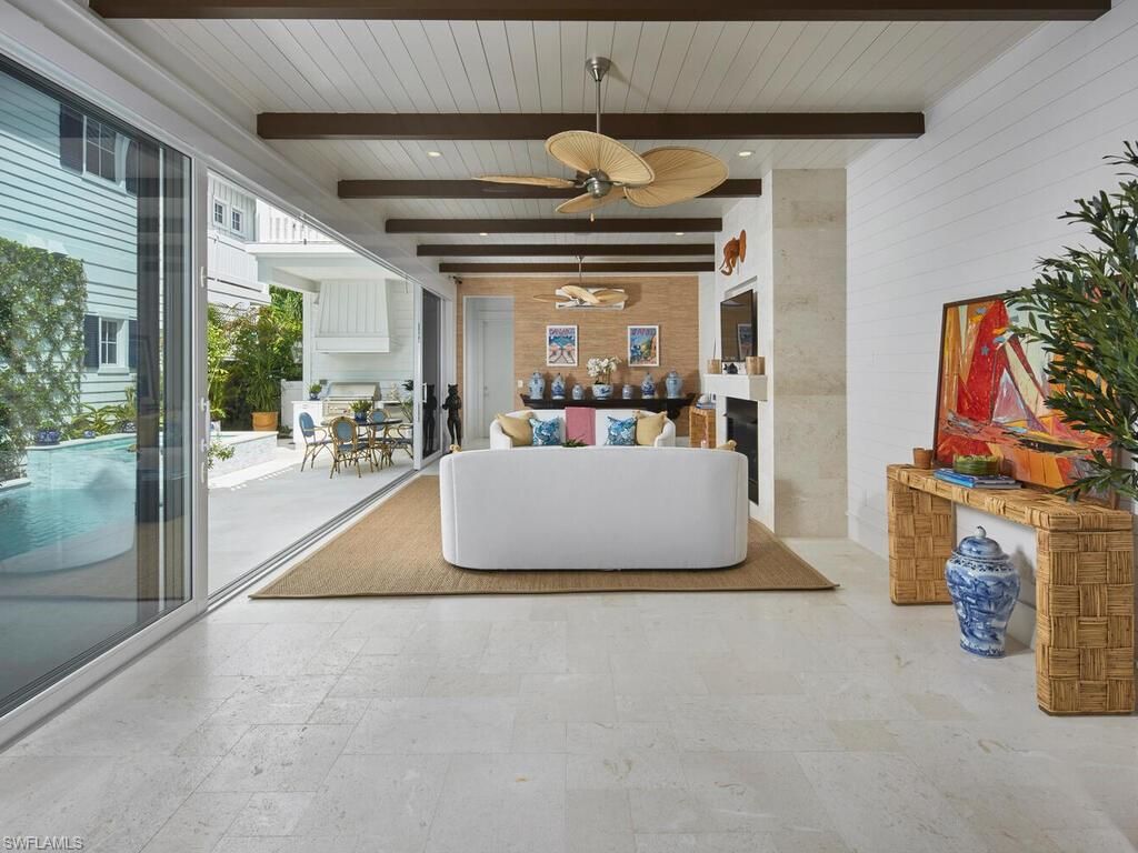 Exterior, Wooden Beams