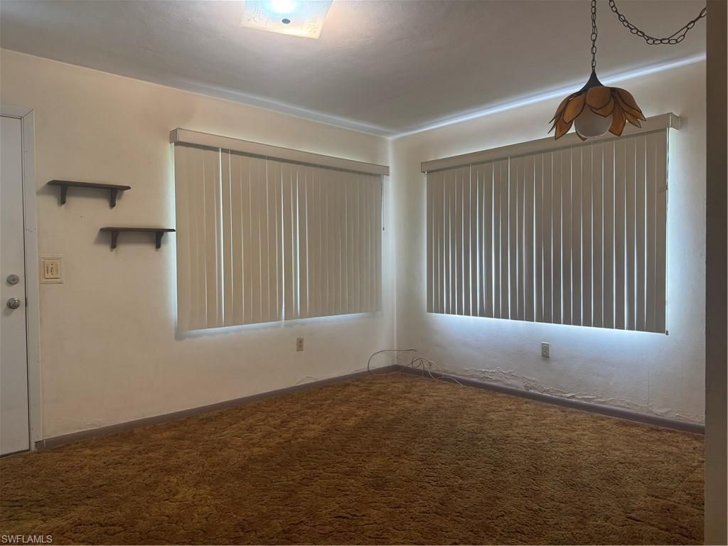 Empty room, Interior