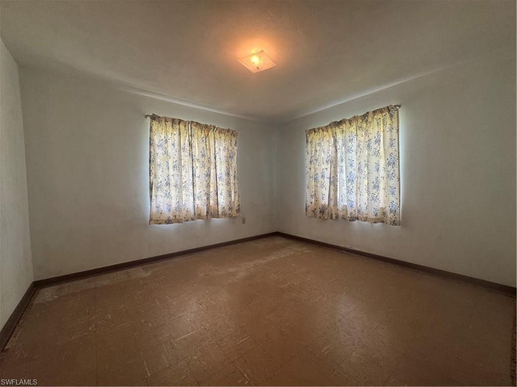 Empty room, Interior