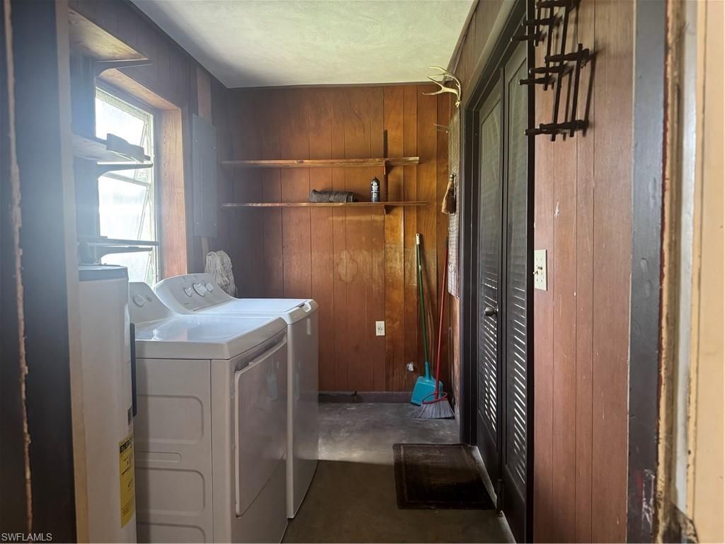 Interior, Washer, Wooden Walls