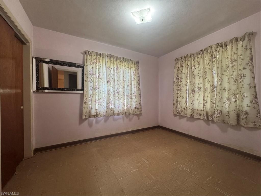 Empty room, Interior