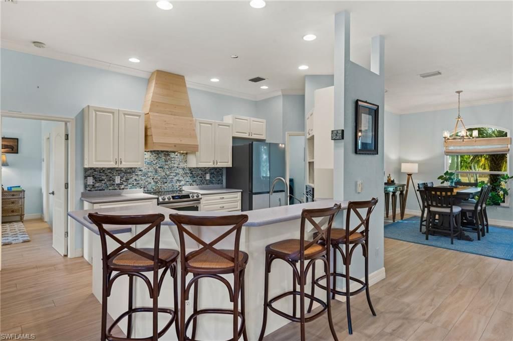 Dining room, Interior, Kitchen, Pendant Lights, Recessed Lighting, Wood Texture Flooring