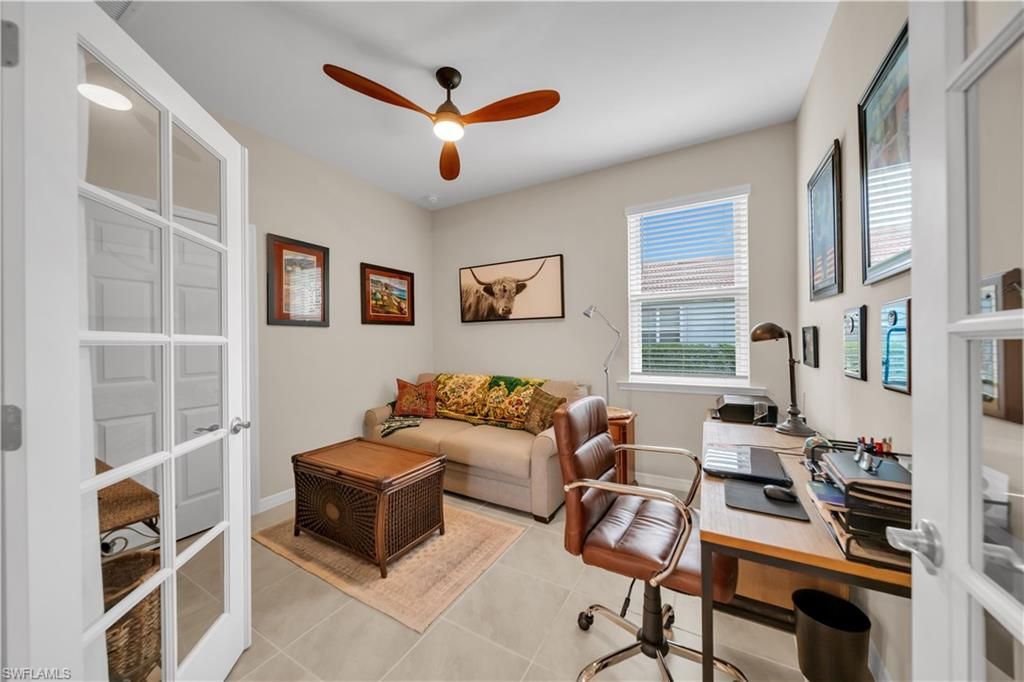 Home Office, Interior