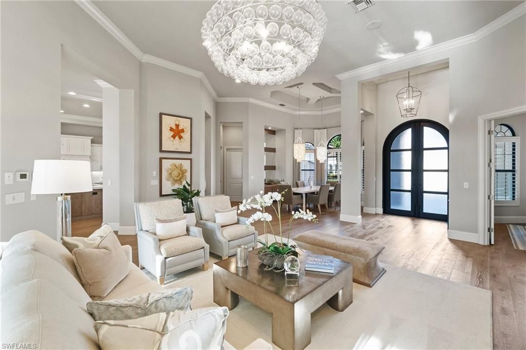 Chandelier, Dining room, Interior, Living room, Pendant Lights, Recessed Lighting, Wood Texture Flooring