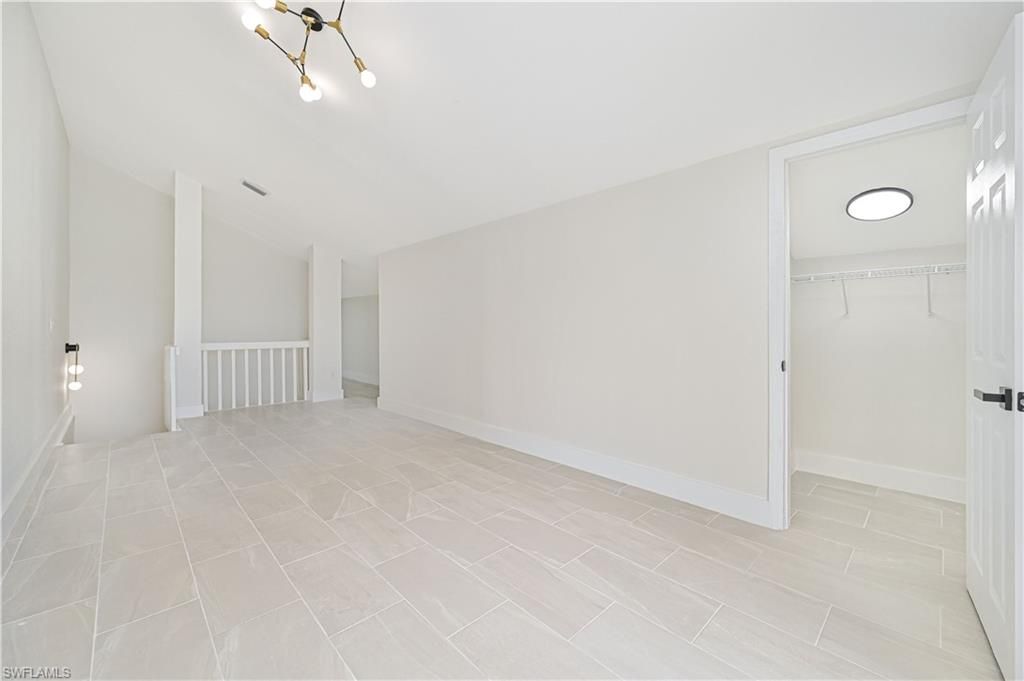 Empty room, Interior, Walk-in Closets