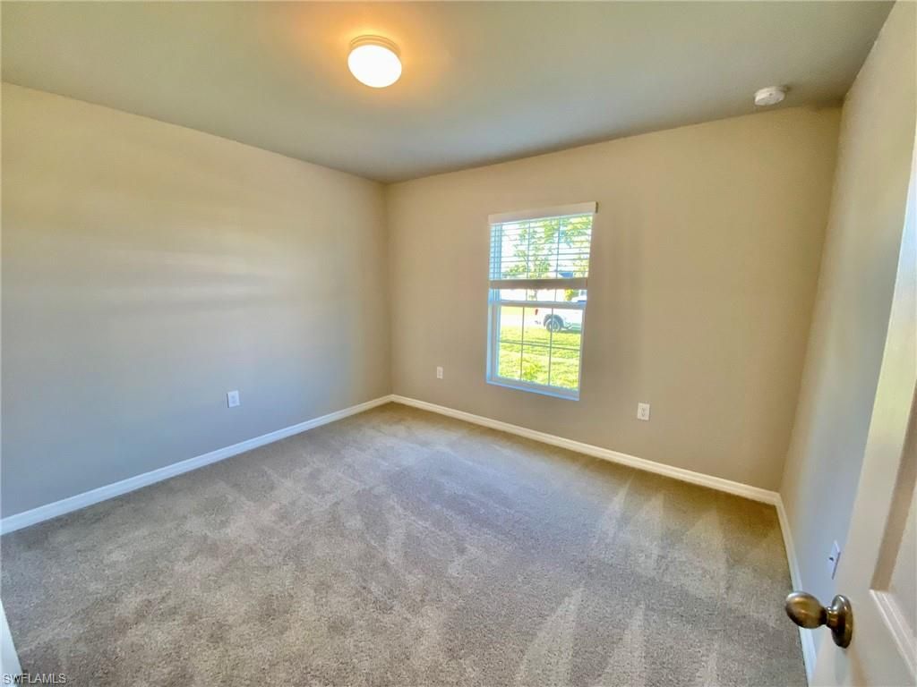 Empty room, Interior