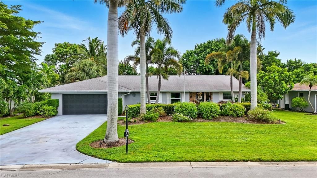 Attached, Exterior, Facade, Ranch